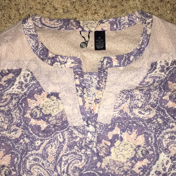 Women’s BKE Blouse - Picture 2 of 3